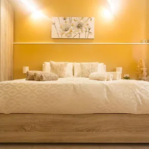 Montellino's Oro Bed & Breakfast SantʼAntìoco